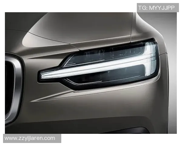 足球明星的魅力与时尚男模的完美结合展现运动与风格的双重魅力